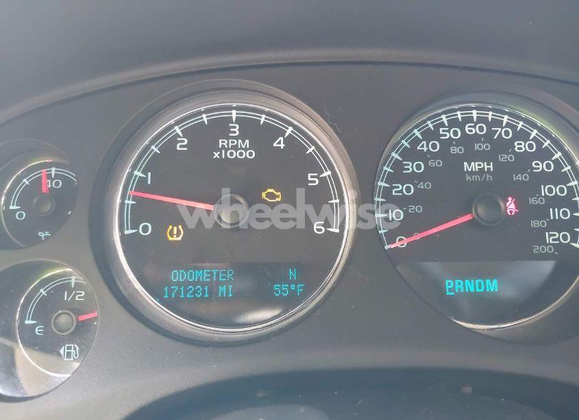 Photo 7 of 2010 Chevrolet Tahoe LT (VIN 1GNUKBE02AR232359)