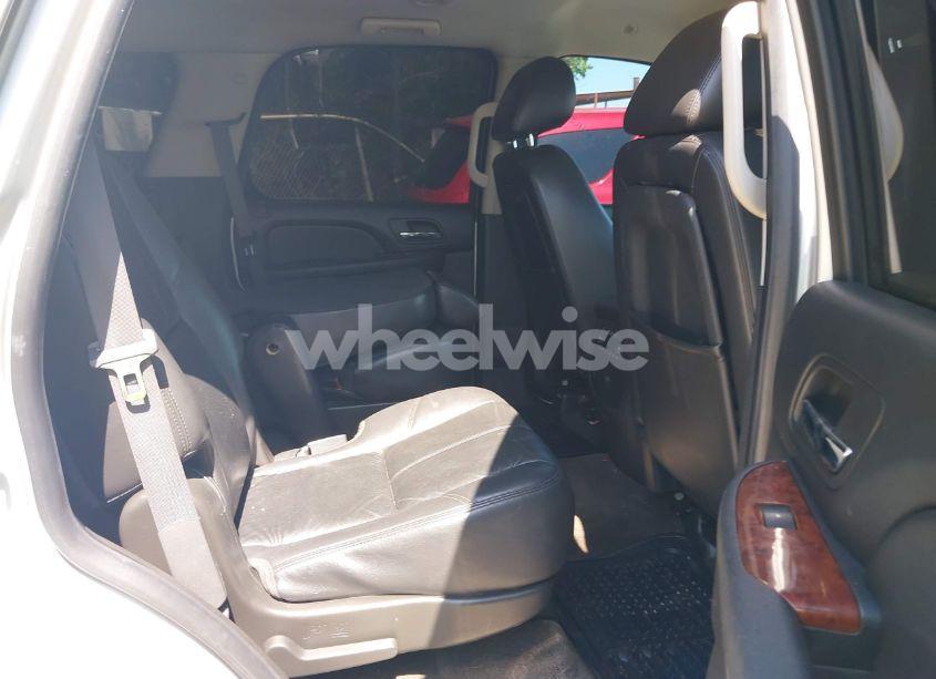 Photo 8 of 2010 Chevrolet Tahoe LT (VIN 1GNUKBE02AR232359)