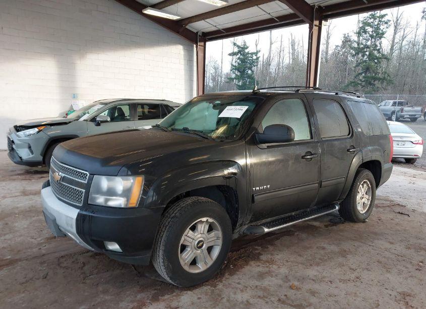 Photo 2 of 2010 Chevrolet Tahoe LT (VIN 1GNUKBE03AR181938)