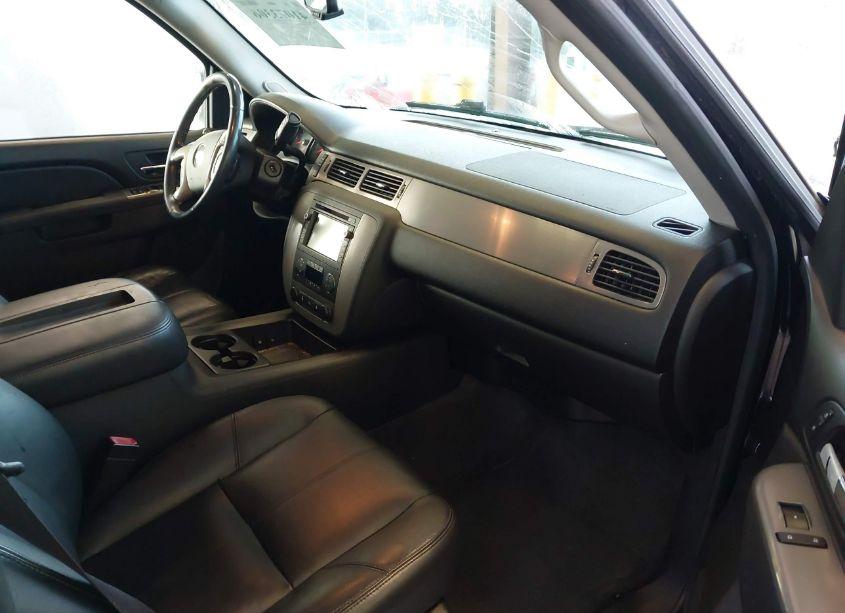 Photo 5 of 2010 Chevrolet Tahoe LT (VIN 1GNUKBE03AR181938)