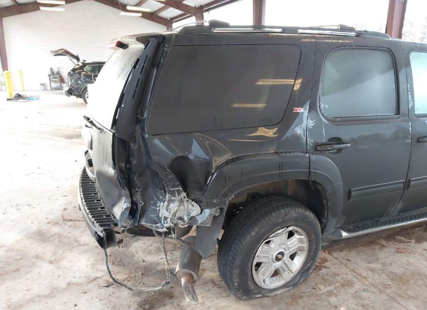 Photo 6 of 2010 Chevrolet Tahoe LT (VIN 1GNUKBE03AR181938)
