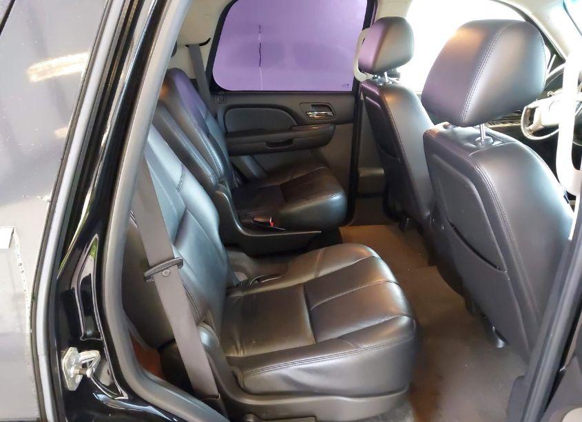 Photo 8 of 2010 Chevrolet Tahoe LT (VIN 1GNUKBE03AR181938)
