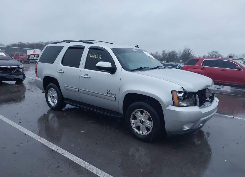 2010 Chevrolet Tahoe LT (VIN 1GNUKBE03AR263104) main photo