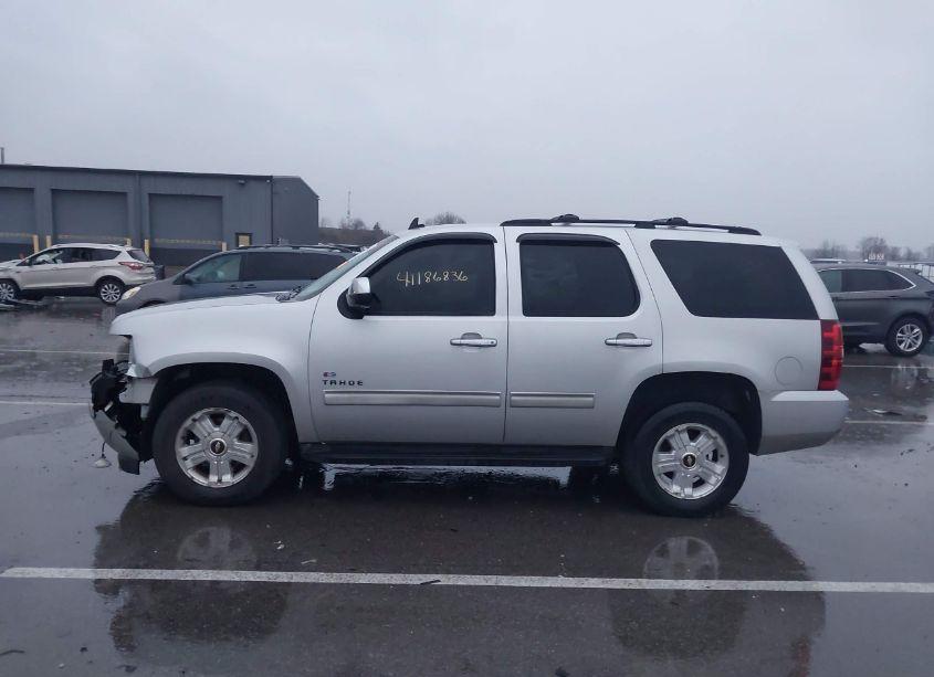 Photo 14 of 2010 Chevrolet Tahoe LT (VIN 1GNUKBE03AR263104)