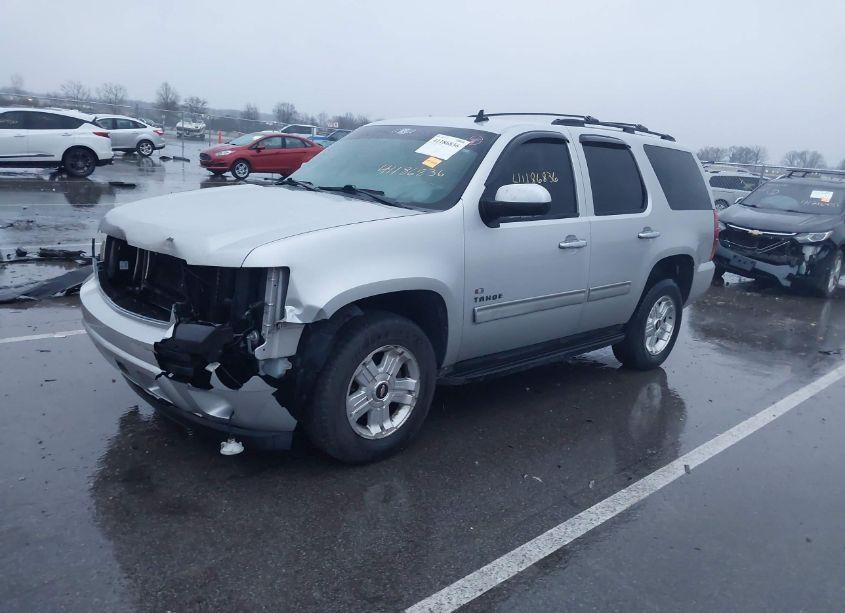 Photo 2 of 2010 Chevrolet Tahoe LT (VIN 1GNUKBE03AR263104)