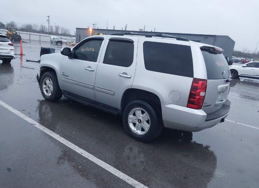 Photo 3 of 2010 Chevrolet Tahoe LT (VIN 1GNUKBE03AR263104)