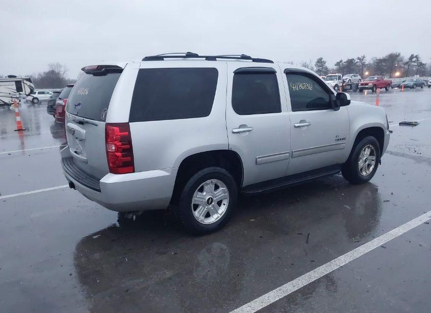 Photo 4 of 2010 Chevrolet Tahoe LT (VIN 1GNUKBE03AR263104)