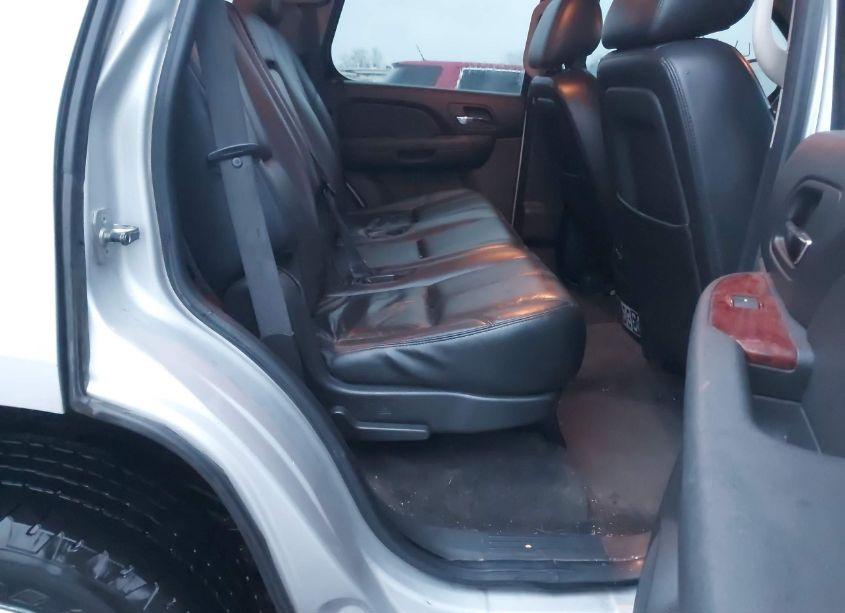 Photo 8 of 2010 Chevrolet Tahoe LT (VIN 1GNUKBE03AR263104)