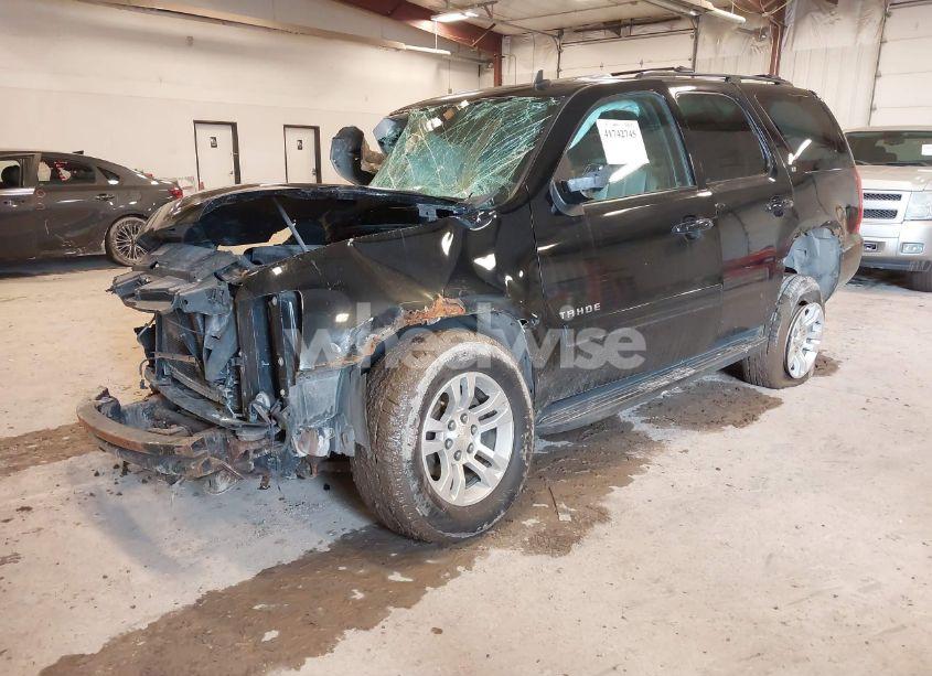 Photo 2 of 2010 Chevrolet Tahoe LT (VIN 1GNUKBE04AR231293)