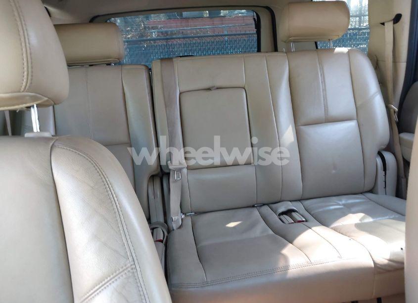 Photo 8 of 2010 Chevrolet Tahoe LT (VIN 1GNUKBE04AR242259)