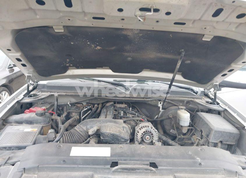 Photo 10 of 2010 Chevrolet Tahoe LT (VIN 1GNUKBE04AR278209)