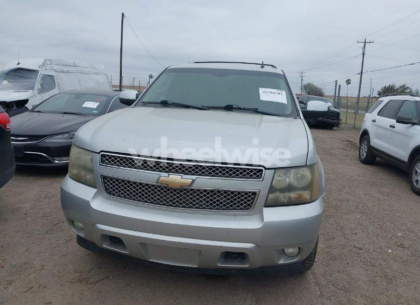 Photo 6 of 2010 Chevrolet Tahoe LT (VIN 1GNUKBE04AR278209)