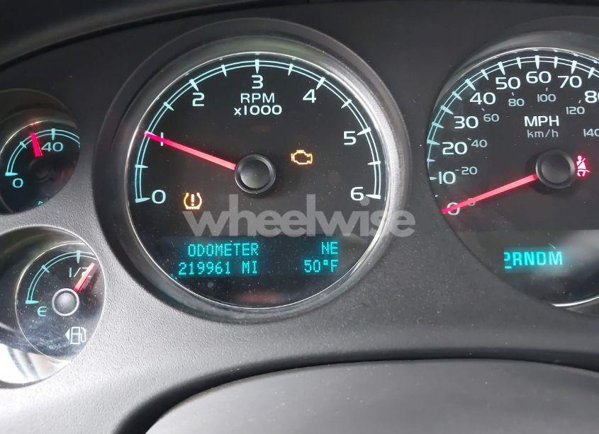 Photo 7 of 2010 Chevrolet Tahoe LT (VIN 1GNUKBE04AR278209)