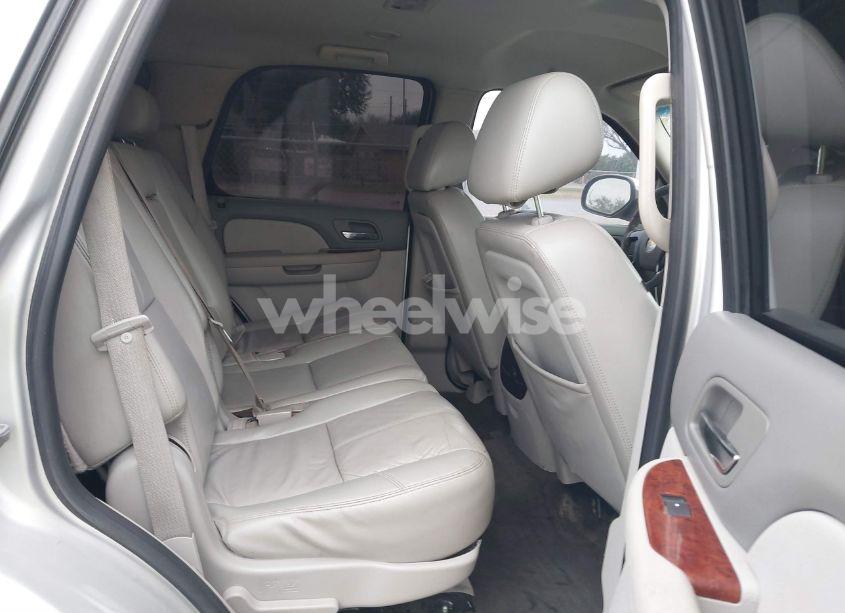 Photo 8 of 2010 Chevrolet Tahoe LT (VIN 1GNUKBE04AR278209)