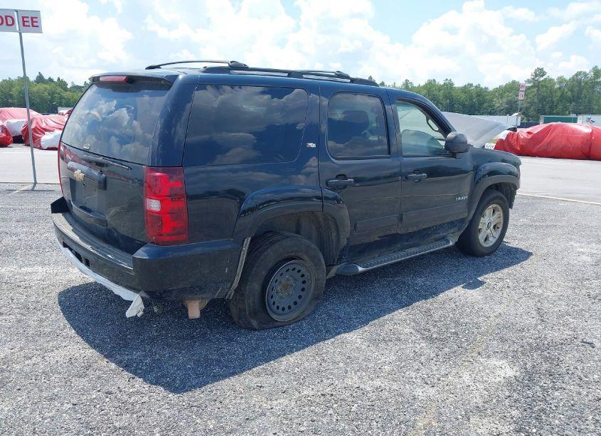 Photo 4 of 2010 Chevrolet Tahoe LT (VIN 1GNUKBE05AR100678)