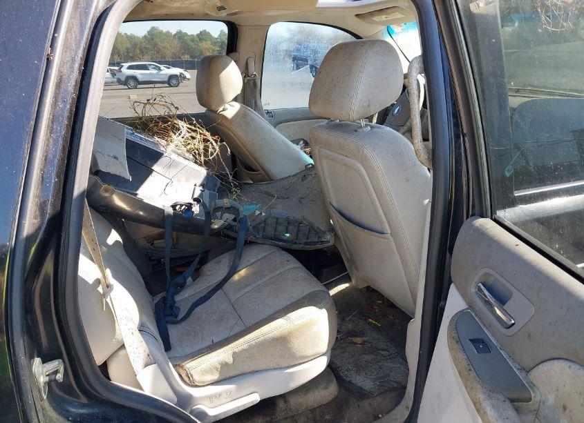 Photo 8 of 2010 Chevrolet Tahoe LT (VIN 1GNUKBE05AR100678)