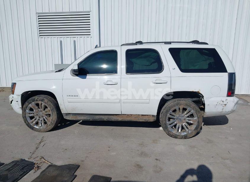 Photo 14 of 2010 Chevrolet Tahoe LT (VIN 1GNUKBE06AR270953)