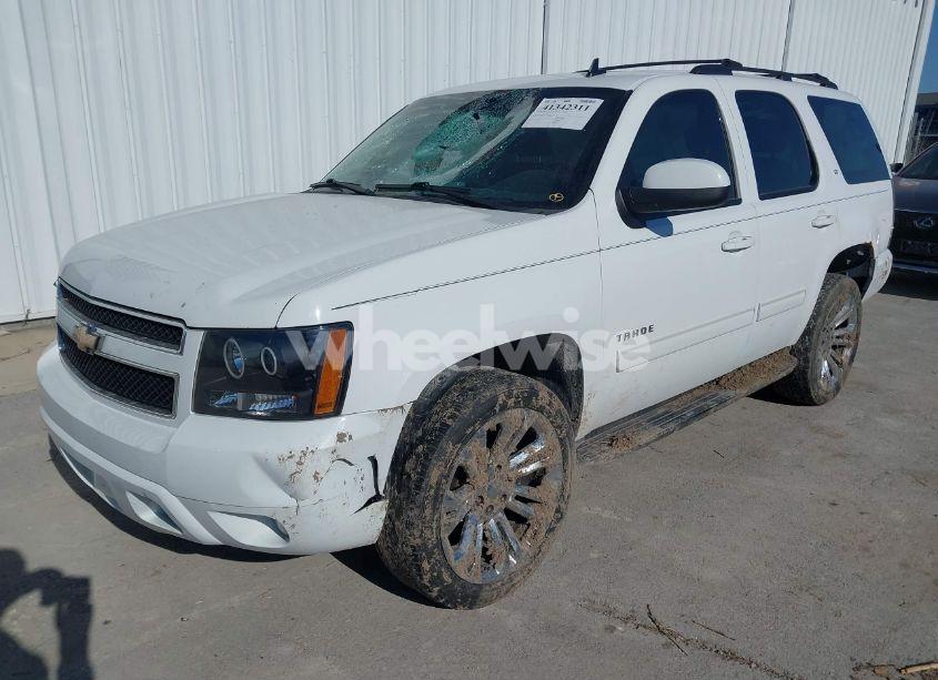 Photo 2 of 2010 Chevrolet Tahoe LT (VIN 1GNUKBE06AR270953)