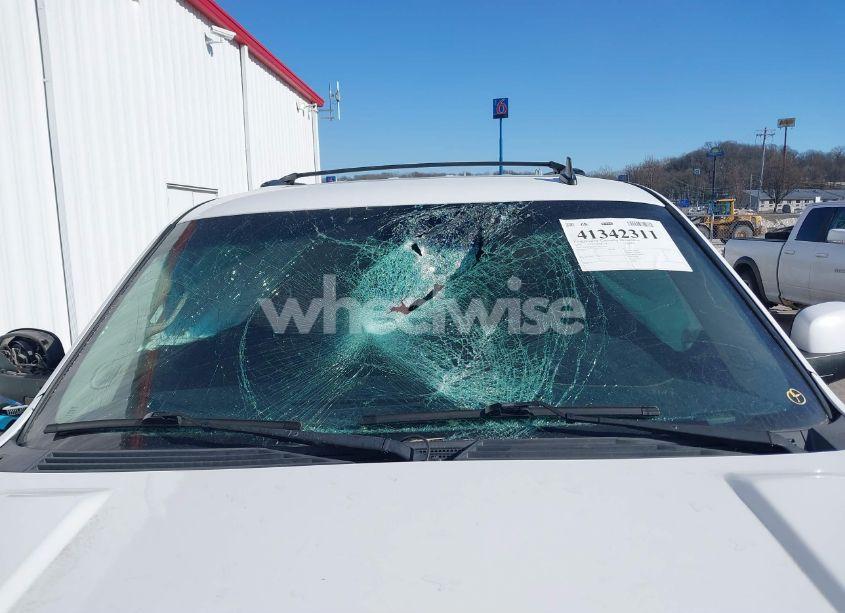 Photo 6 of 2010 Chevrolet Tahoe LT (VIN 1GNUKBE06AR270953)