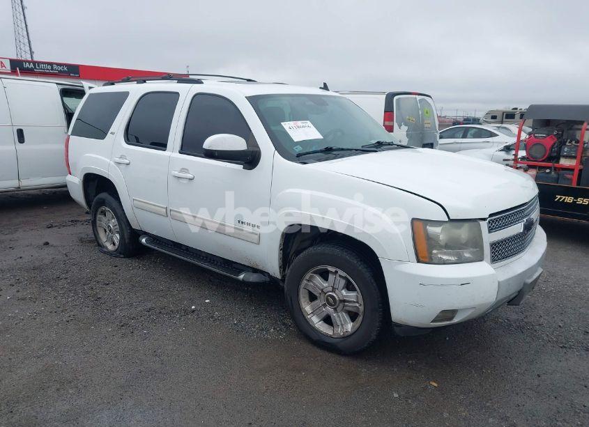 2010 Chevrolet Tahoe LT (VIN 1GNUKBE06AR284657) main photo