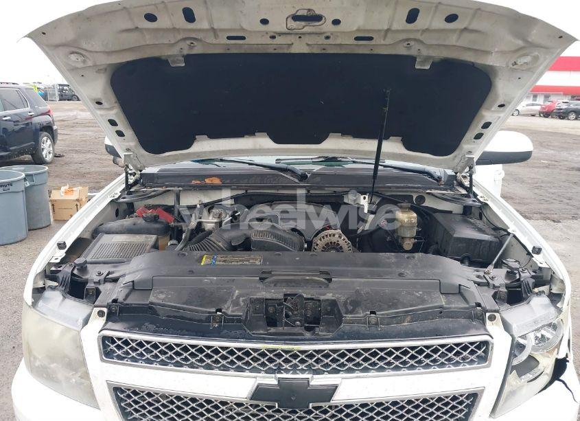 Photo 10 of 2010 Chevrolet Tahoe LT (VIN 1GNUKBE06AR284657)