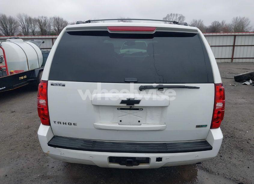 Photo 16 of 2010 Chevrolet Tahoe LT (VIN 1GNUKBE06AR284657)