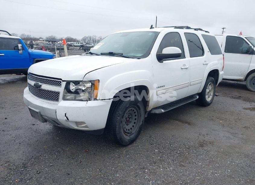 Photo 2 of 2010 Chevrolet Tahoe LT (VIN 1GNUKBE06AR284657)