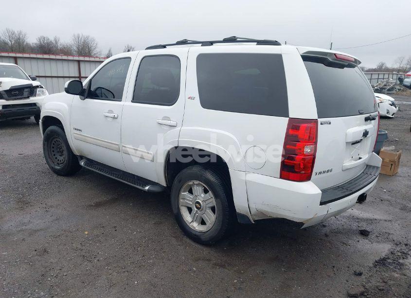 Photo 3 of 2010 Chevrolet Tahoe LT (VIN 1GNUKBE06AR284657)