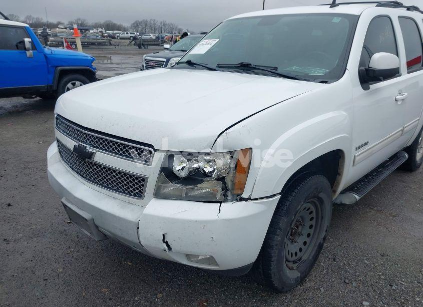 Photo 6 of 2010 Chevrolet Tahoe LT (VIN 1GNUKBE06AR284657)