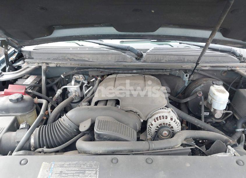 Photo 10 of 2010 Chevrolet Tahoe LT (VIN 1GNUKBE07AR141877)