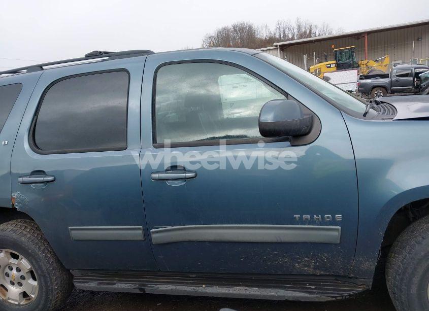 Photo 14 of 2010 Chevrolet Tahoe LT (VIN 1GNUKBE07AR141877)