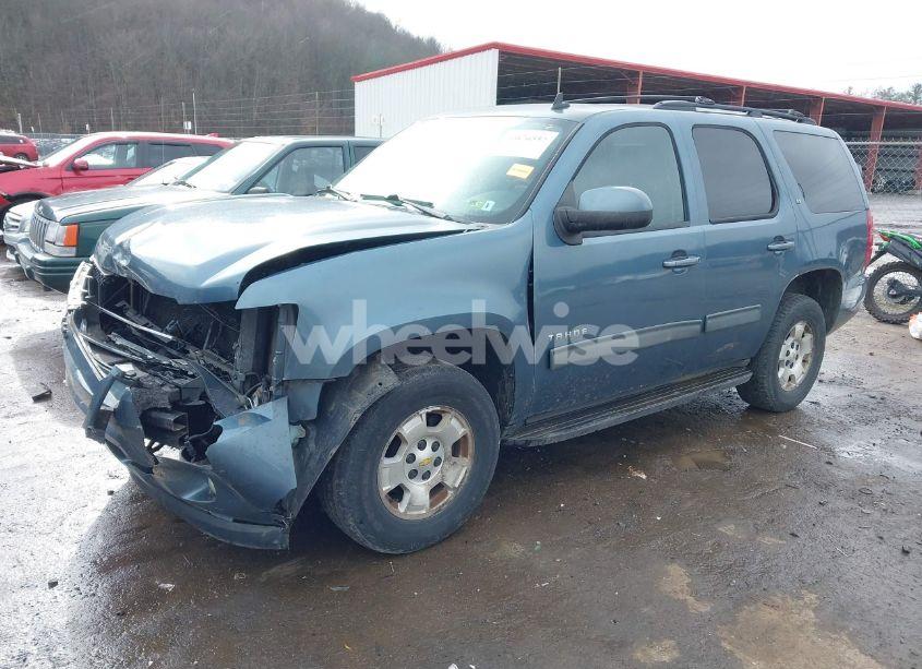 Photo 2 of 2010 Chevrolet Tahoe LT (VIN 1GNUKBE07AR141877)