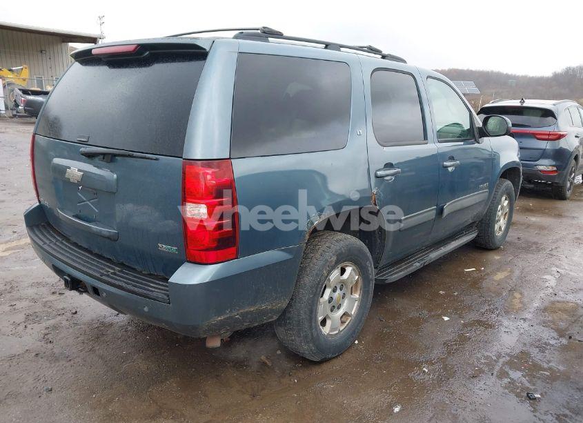 Photo 4 of 2010 Chevrolet Tahoe LT (VIN 1GNUKBE07AR141877)