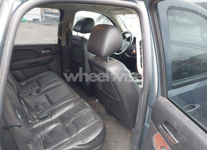 Photo 8 of 2010 Chevrolet Tahoe LT (VIN 1GNUKBE07AR141877)