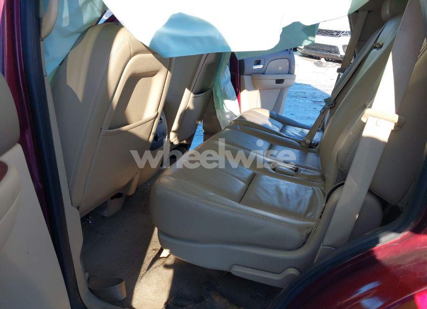 Photo 8 of 2010 Chevrolet Tahoe LT (VIN 1GNUKBE07AR258911)