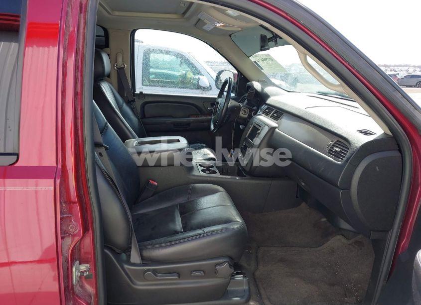 Photo 5 of 2010 Chevrolet Tahoe LT (VIN 1GNUKBE08AR112792)