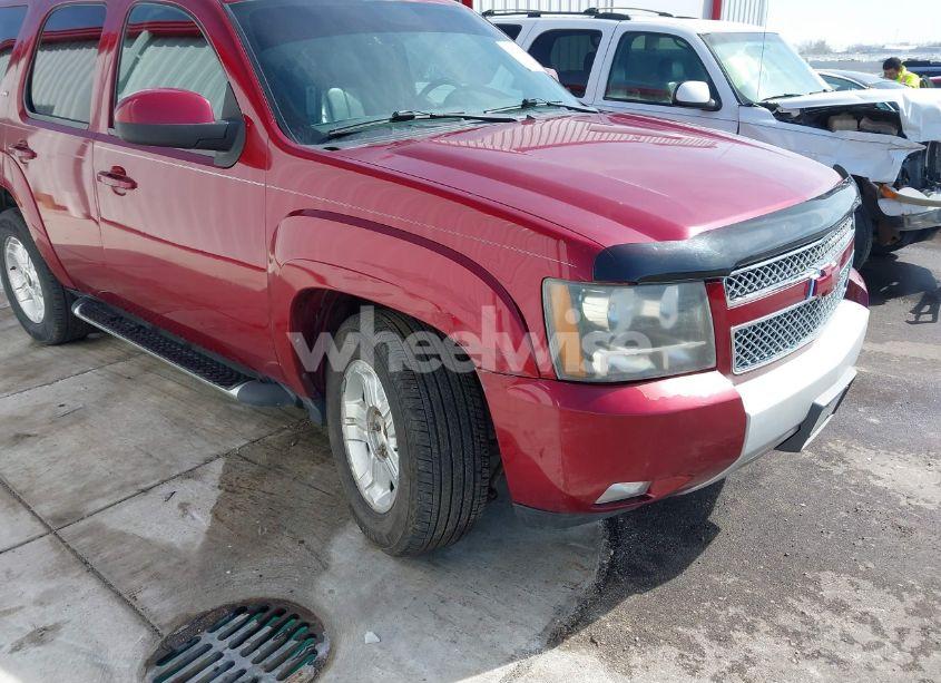 Photo 6 of 2010 Chevrolet Tahoe LT (VIN 1GNUKBE08AR112792)