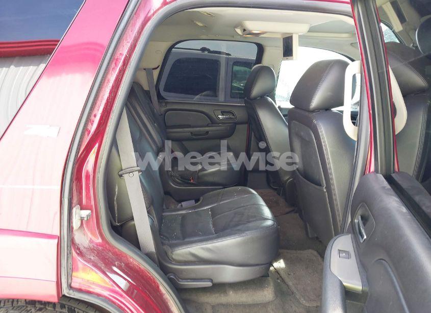 Photo 8 of 2010 Chevrolet Tahoe LT (VIN 1GNUKBE08AR112792)