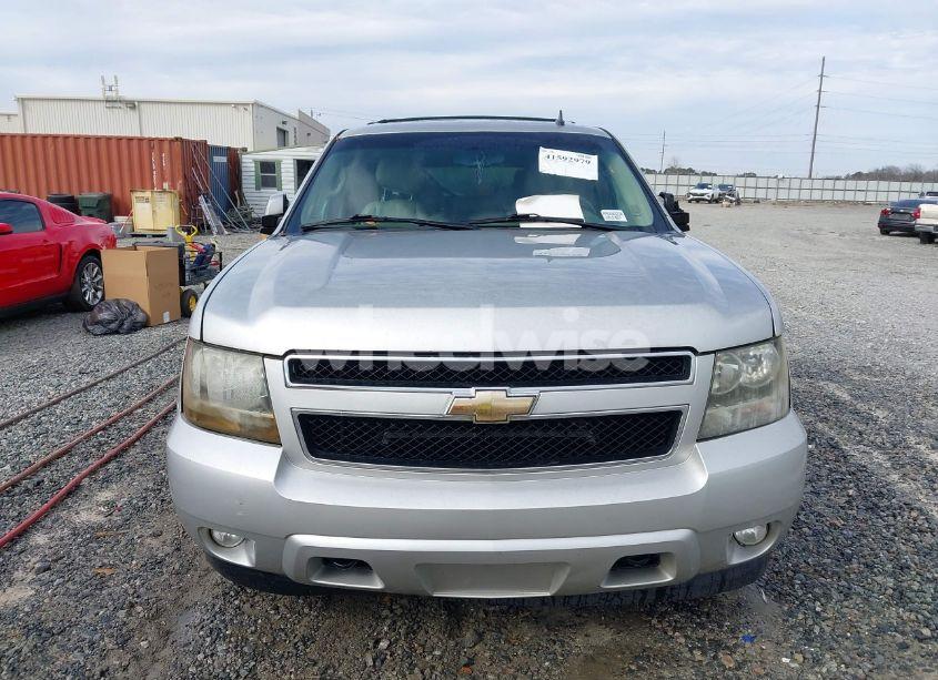 Photo 12 of 2010 Chevrolet Tahoe LT (VIN 1GNUKBE09AR124658)