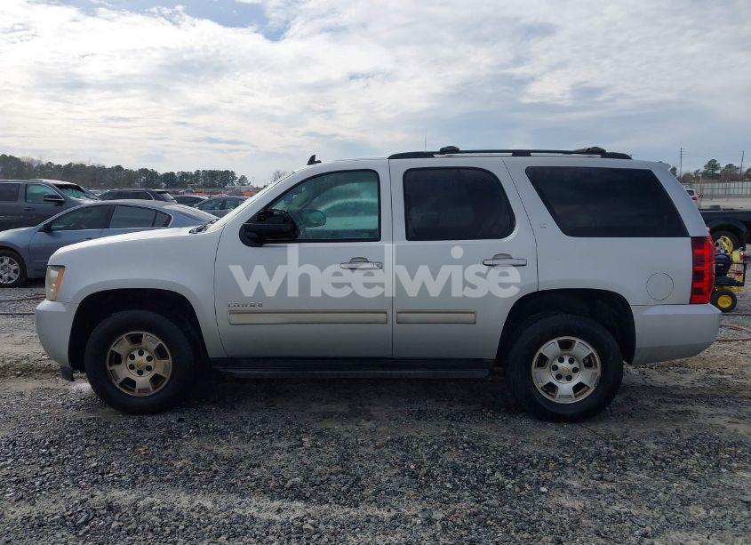 Photo 14 of 2010 Chevrolet Tahoe LT (VIN 1GNUKBE09AR124658)