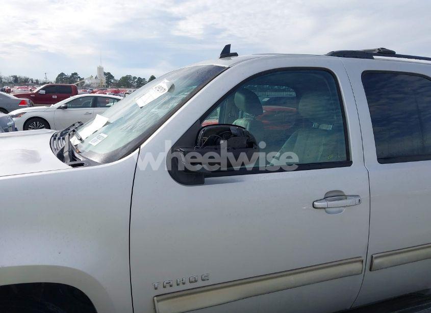 Photo 6 of 2010 Chevrolet Tahoe LT (VIN 1GNUKBE09AR124658)