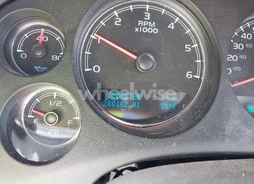 Photo 7 of 2010 Chevrolet Tahoe LT (VIN 1GNUKBE09AR124658)