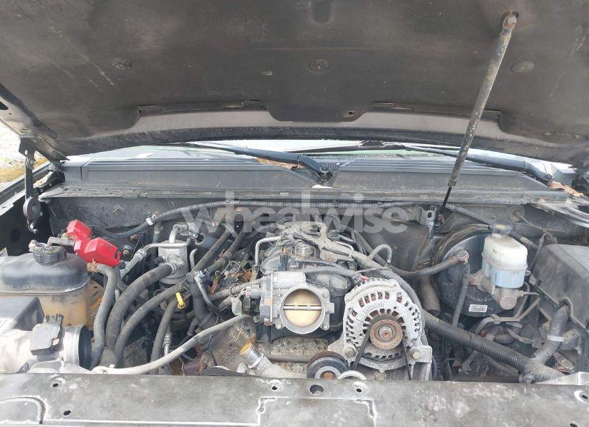 Photo 10 of 2010 Chevrolet Tahoe LT (VIN 1GNUKBE09AR192698)