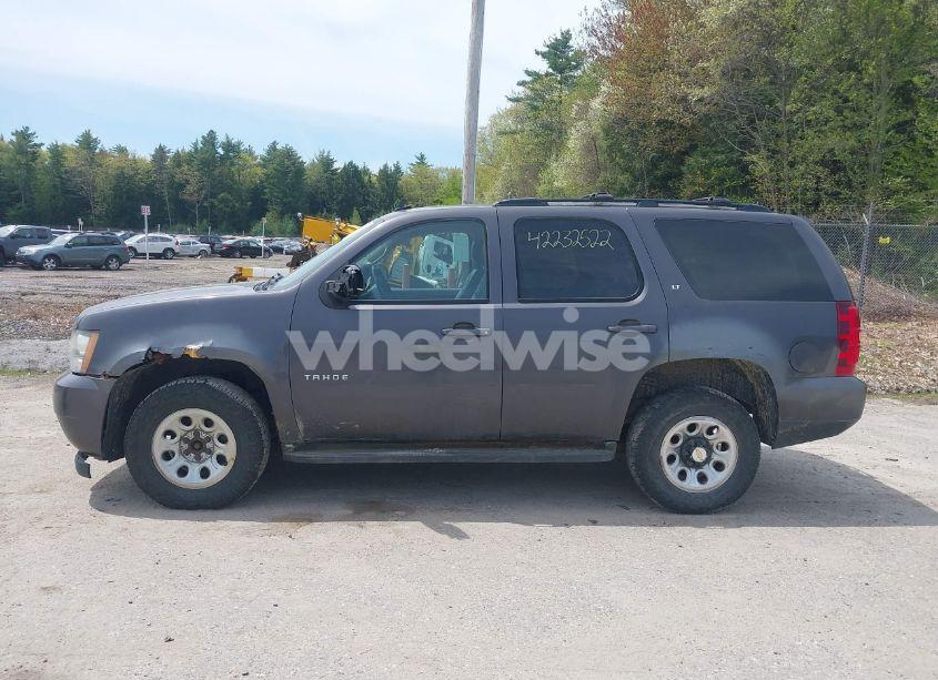 Photo 14 of 2010 Chevrolet Tahoe LT (VIN 1GNUKBE09AR192698)