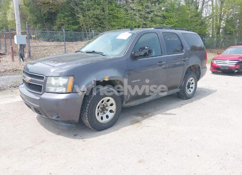 Photo 2 of 2010 Chevrolet Tahoe LT (VIN 1GNUKBE09AR192698)