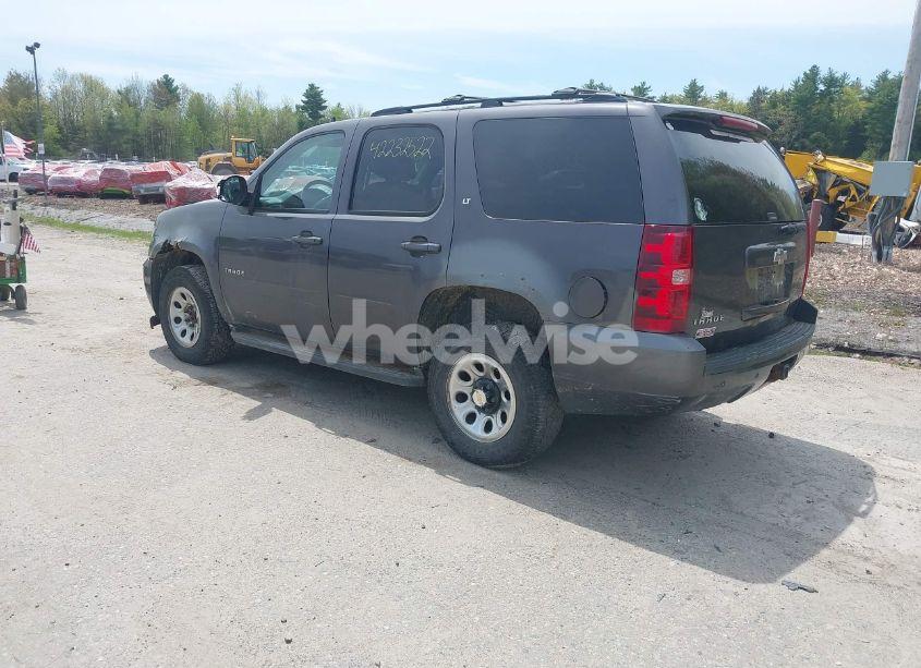 Photo 3 of 2010 Chevrolet Tahoe LT (VIN 1GNUKBE09AR192698)