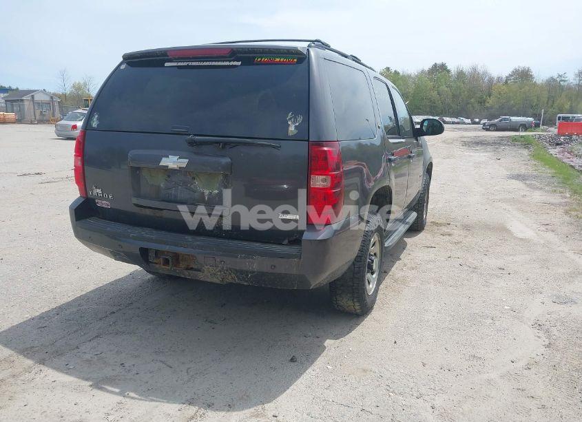 Photo 4 of 2010 Chevrolet Tahoe LT (VIN 1GNUKBE09AR192698)