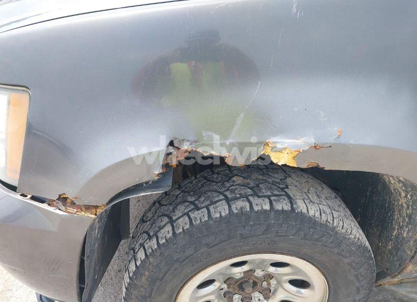 Photo 6 of 2010 Chevrolet Tahoe LT (VIN 1GNUKBE09AR192698)