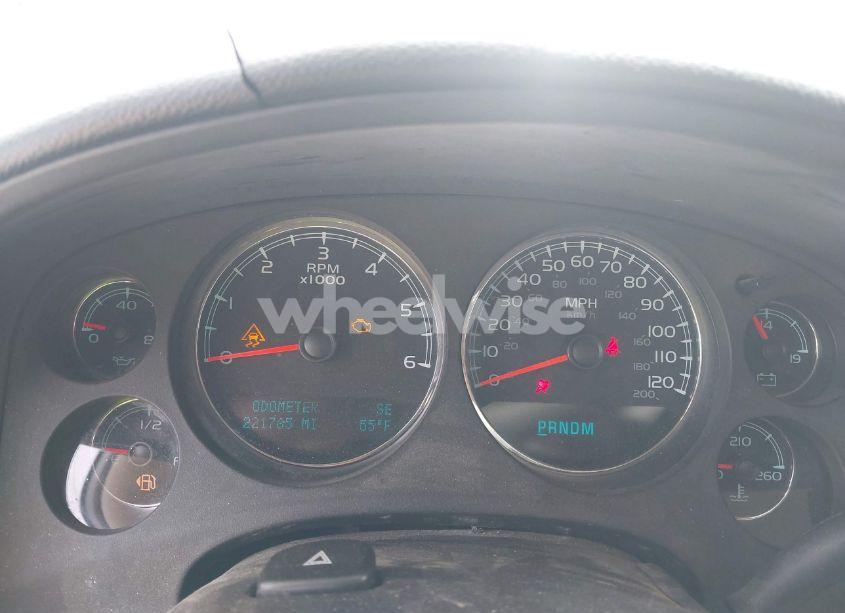 Photo 7 of 2010 Chevrolet Tahoe LT (VIN 1GNUKBE09AR192698)