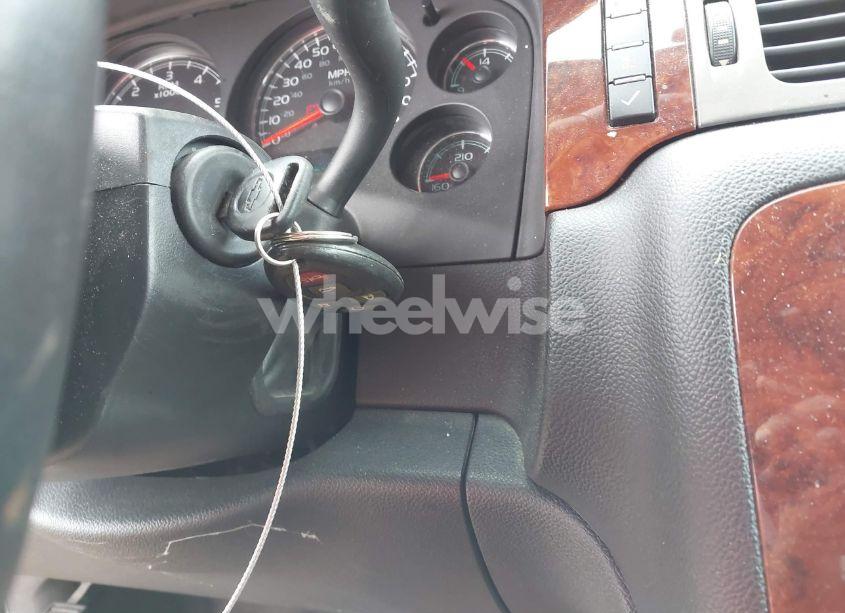 Photo 11 of 2010 Chevrolet Tahoe LT (VIN 1GNUKBE09AR209595)